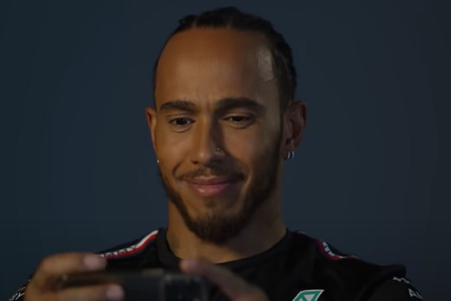Hamilton réagit aux propos racistes de Helmut Marko envers Pérez