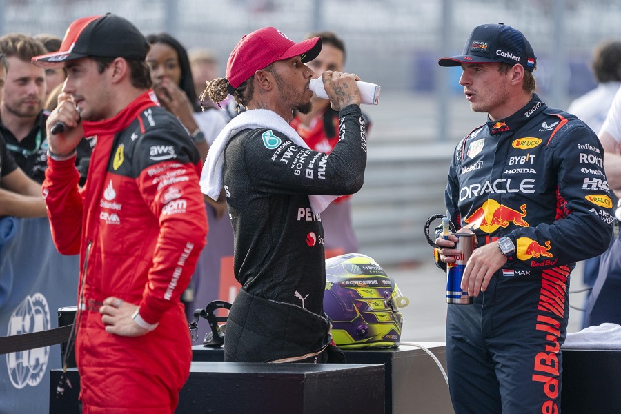 Lewis Hamilton Squalifié à Austin : Photo de l’Épisode Viral avec Leclerc