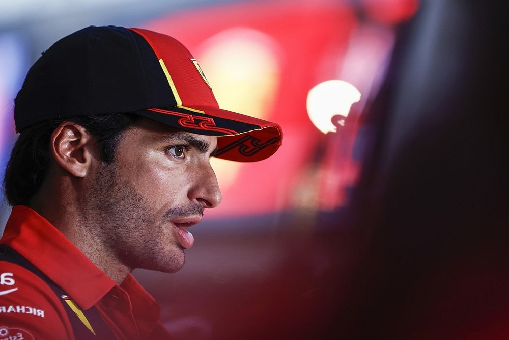 La Ferrari de Sainz confrontée à une fuite de carburant une heure avant le Grand Prix du Qatar
