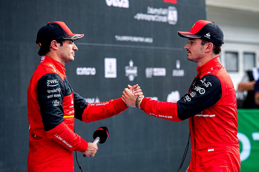 Sainz et Leclerc Admirent le Talent de Verstappen Avant le GP du Qatar