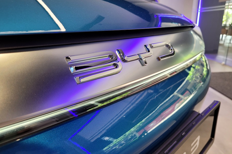 BYD vs Tesla: le nouveau géant de l’électrique prêt à renverser le roi? Révélations choc!