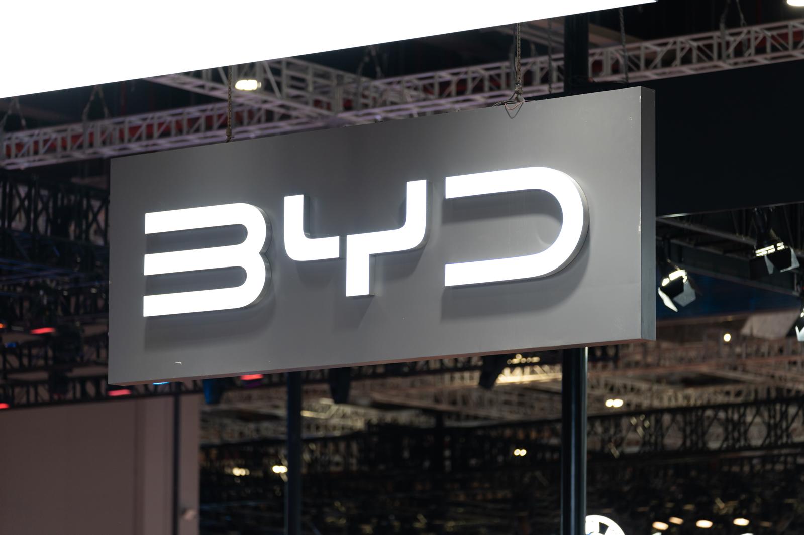 Tesla dépassé : BYD prend la tête du marché de l’électricité