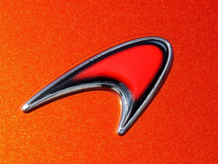Conduire dans l&rsquo;excellence: la McLaren Artura Spider 2024